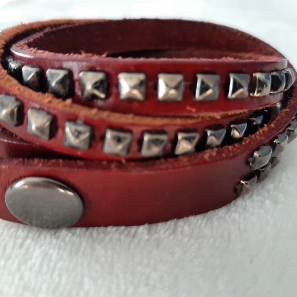 Red leather studded bracelet - Picture 2 of 5